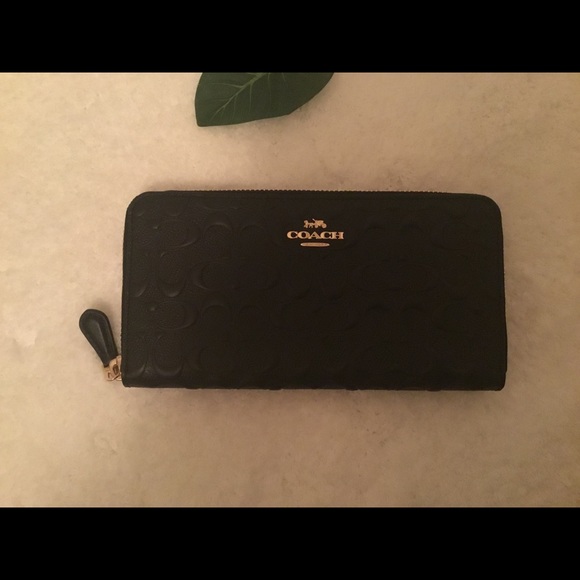 COACH Zip Wallet - Picture 4 of 6